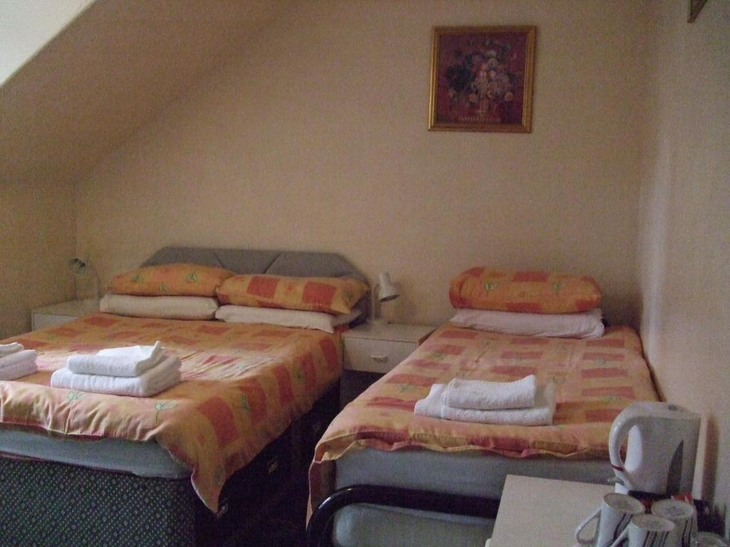 Swan Lake Guest House Edimburgo Habitación foto